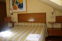 HOSTAL LA CHATA Y CASA RURAL LA CHATA