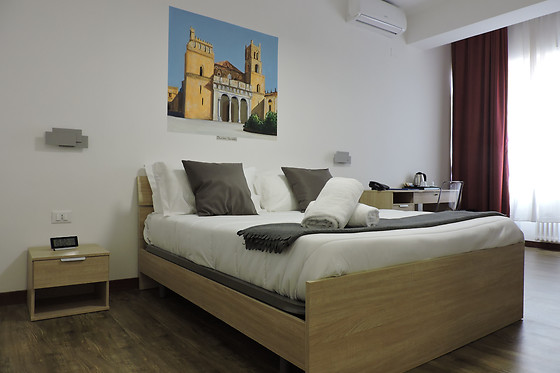 Hotel Elite - photo 1