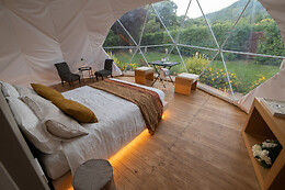 UnderDome Glamping